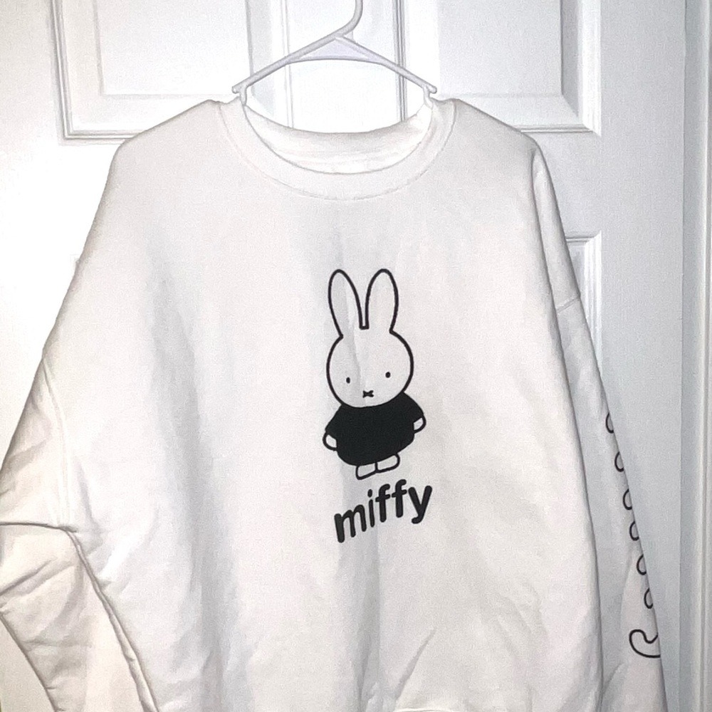 Miffy Miffy Graphic Sweatshirt White XL Cotton Polyester Blend Crewneck